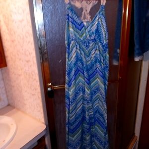 No boundaries maxi dress size 7/9 juniors blues green & cremes.